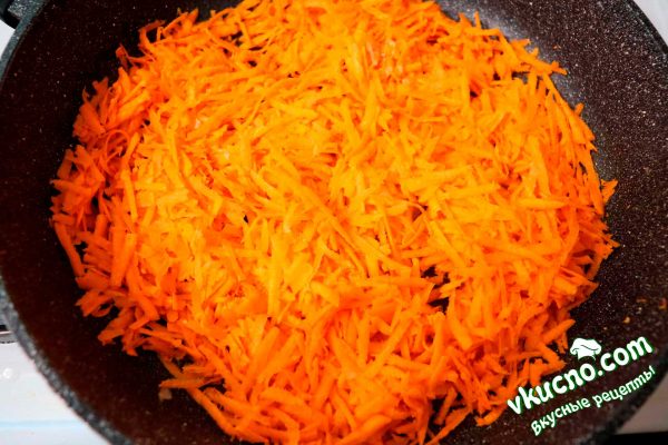 морковь в кастрюле